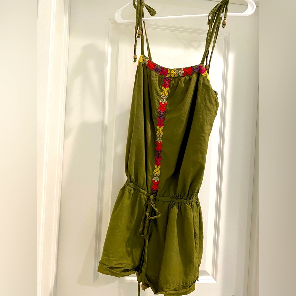 Ella Moss Tie Strap Romper. Khaki w/ bright floral embroidery detail. Size S